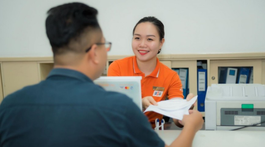028 7300 8888 của ai, để làm gì? Giải đáp đây có phải số lừa đảo không? 2 Nhân viên cskh FPT